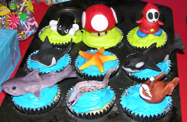 Super Mario and Oceanic Creatures Cupcakes - Tray 1