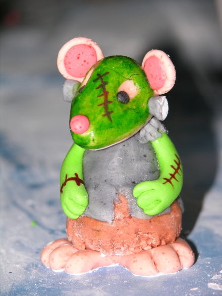 Halloween Cake - In the Making - Zombie Mouse