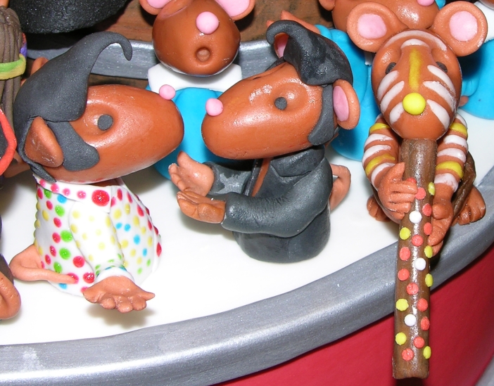 Musical Mice - Two Elvises Arguing, Plus Digeridoo Player