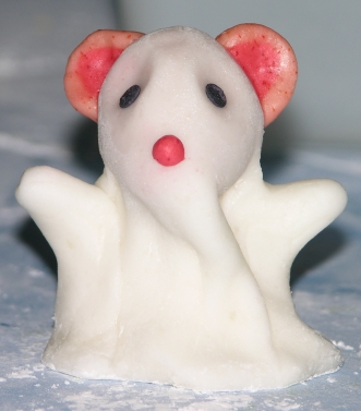 Halloween Cake - In the Making - Ghost Mouse